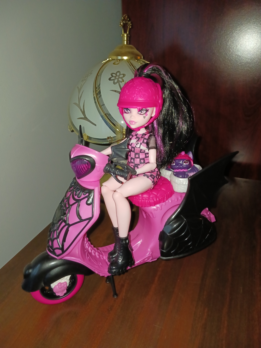 Monster High Doll Draculaura Vampire Bat Scooter Playset